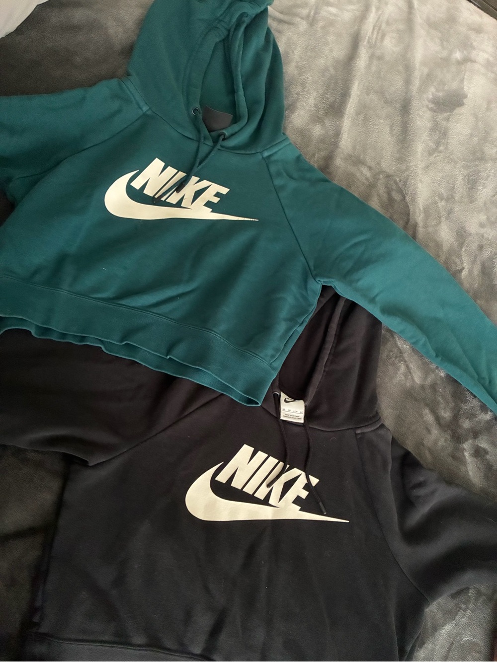4 cropped hoodies/ zip ups! Nike / Tillys